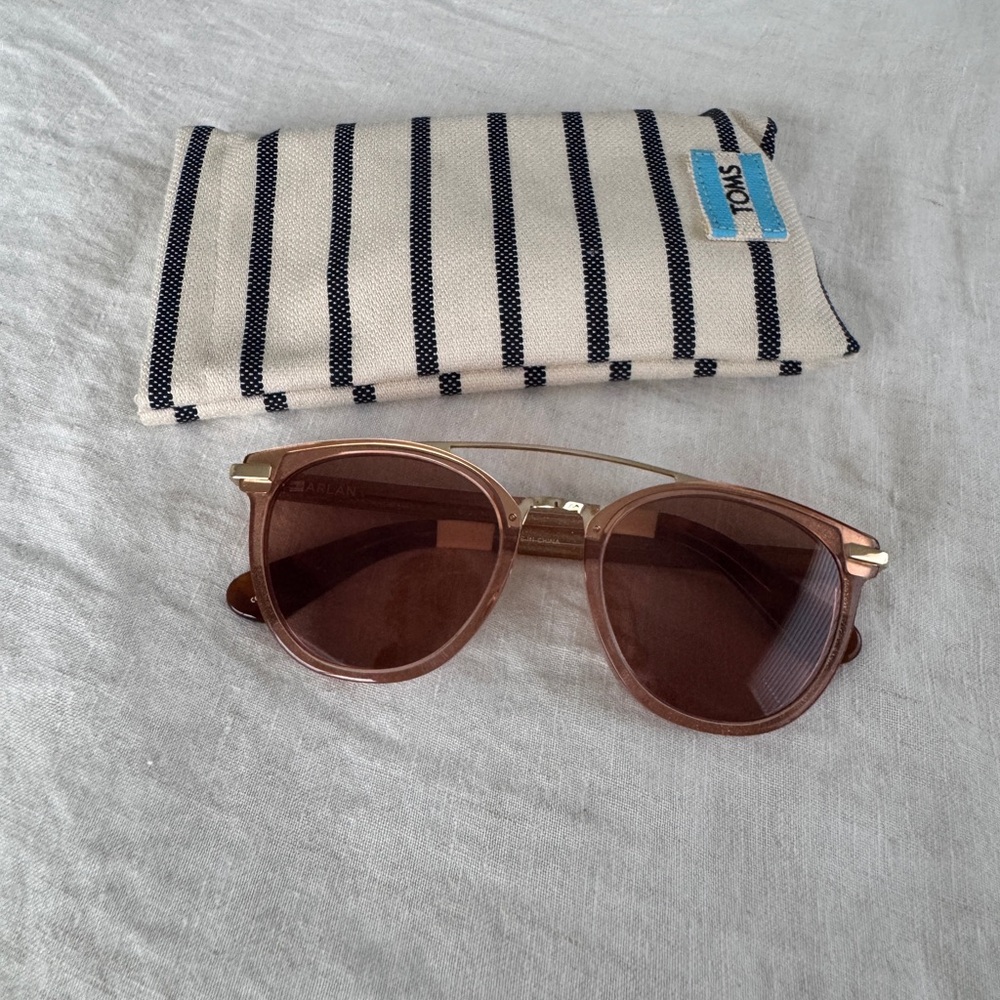 Tom’s Harlan Pink Sunglasses - Picture 2 of 10